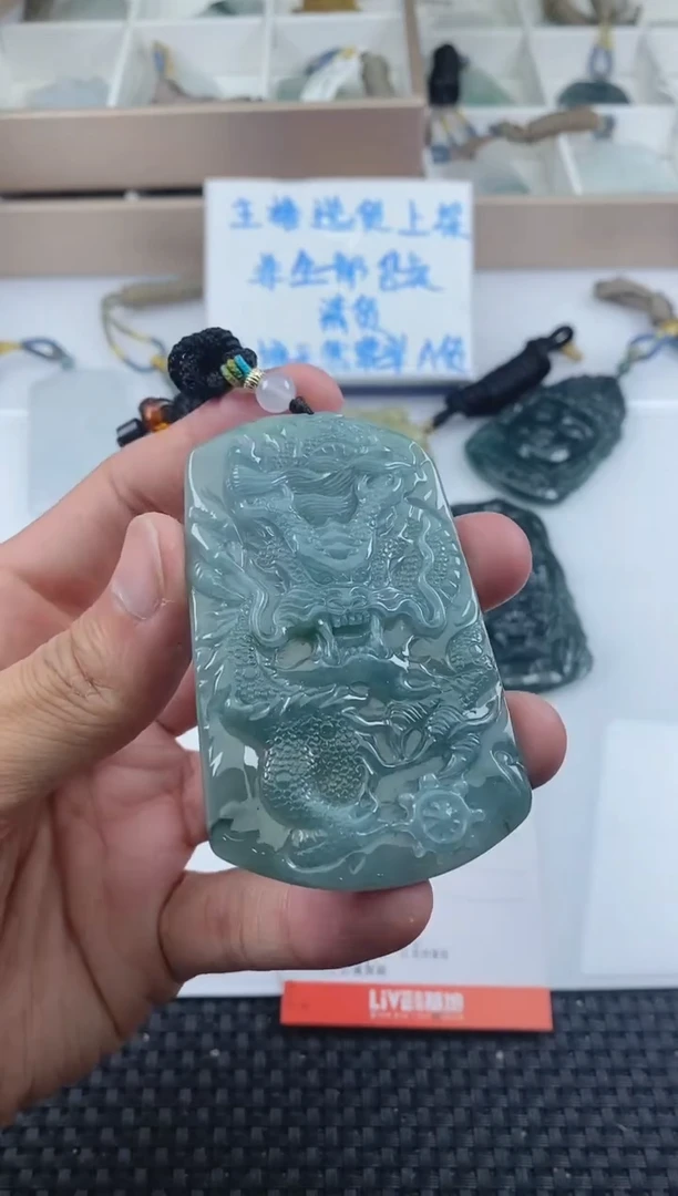 翡翠未镶嵌颈饰