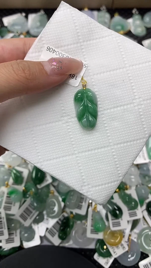 颈饰18K金镶嵌翡翠1111111111