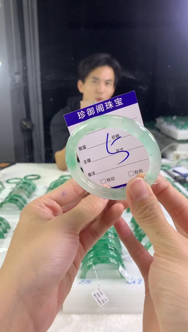 未镶嵌手镯石英质玉（非洲翠）惟*1