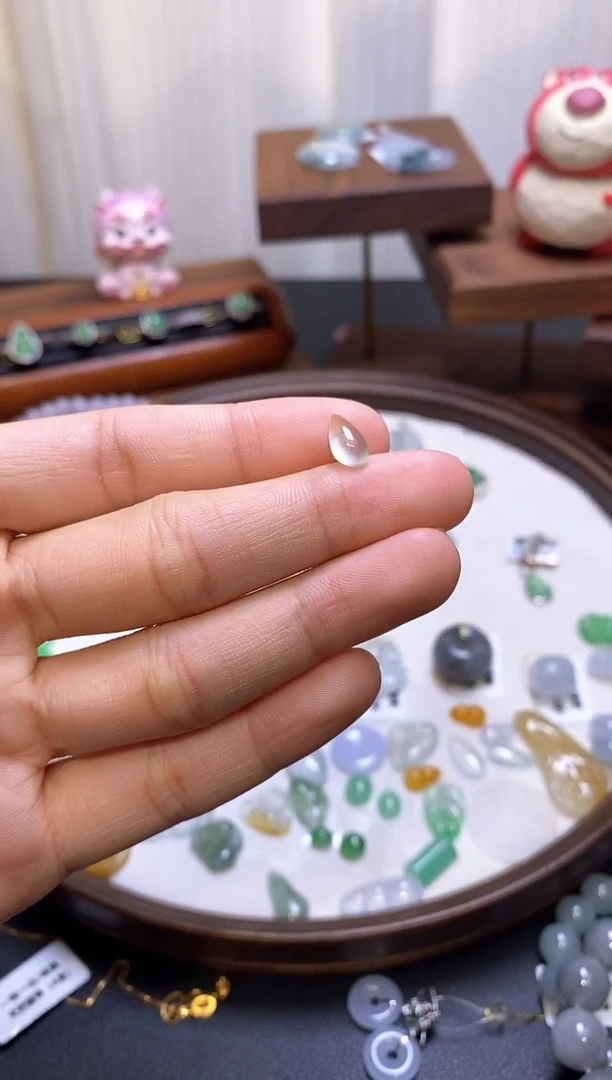 【闪购商品】翡翠颈饰未镶嵌水滴