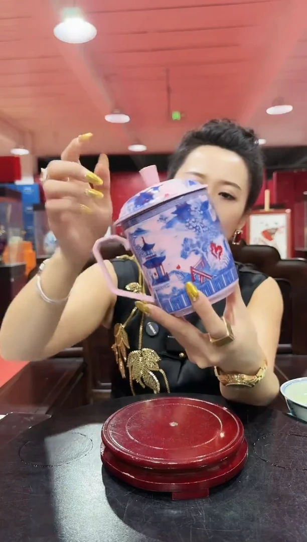 陶瓷红稀土山水楼阁办公杯