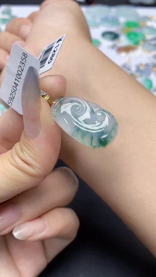 翡翠18K金镶嵌颈饰天然缅甸a货翡翠