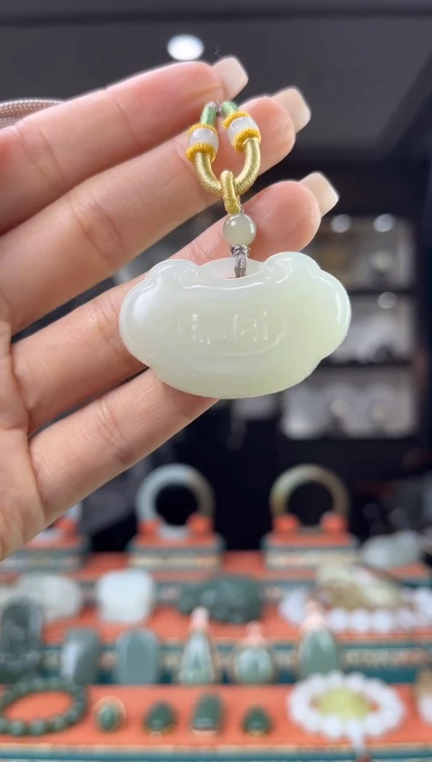 和田玉未镶嵌颈饰佩佩