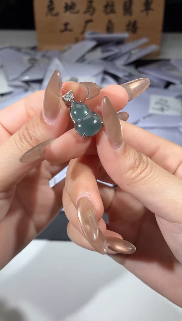 吊坠(不含链)未镶嵌翡翠葫芦