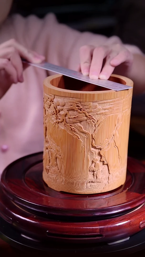 竹小**生写经换茶雕刻笔筒488