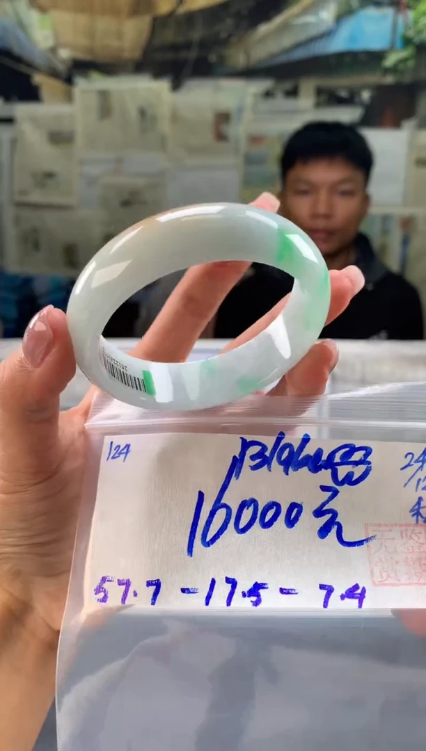 未镶嵌手镯翡翠B****?翡翠手镯 下单联系小耳机#124