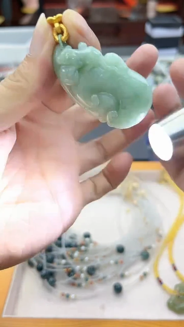 颈饰未镶嵌翡翠翡翠鼠来宝吊坠