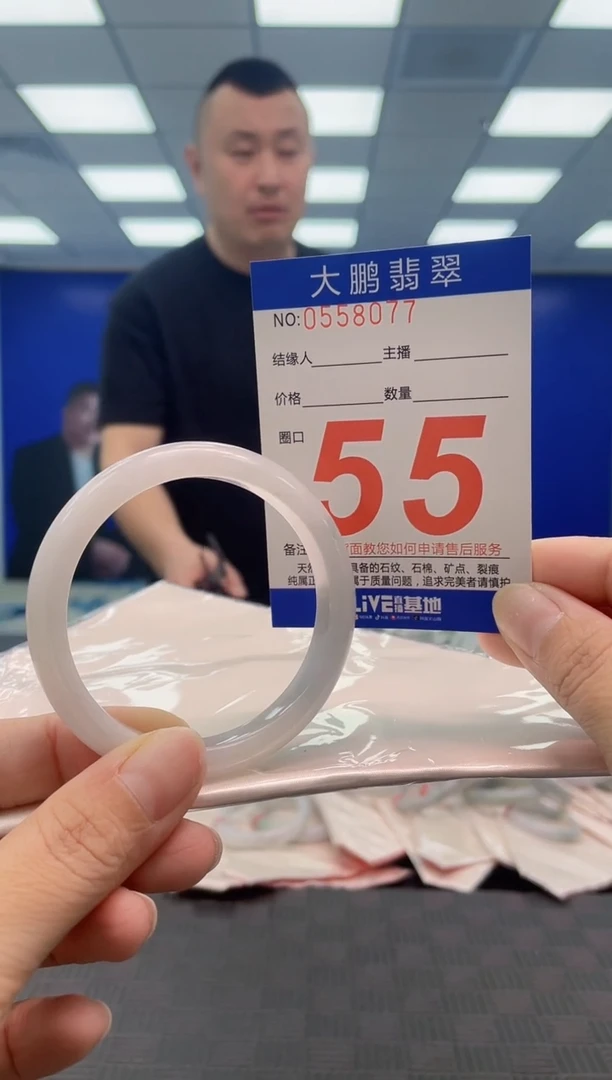 翡翠手镯未镶嵌?***婆AAAAAAAA