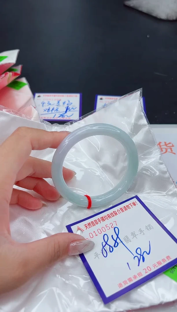 翡翠手镯未镶嵌1