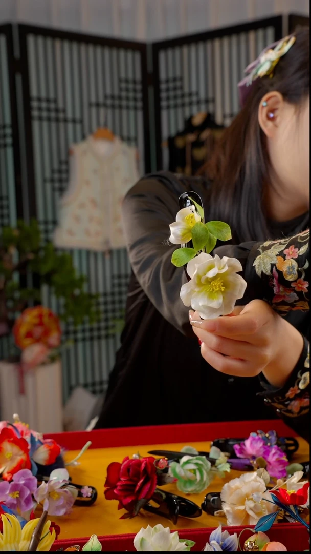 刺绣非遗绒花手工饰品