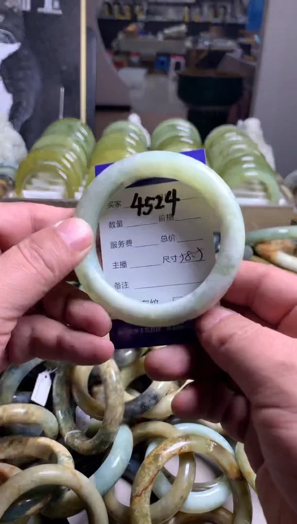 【闪购商品】蛇纹石玉手镯未镶嵌4524
