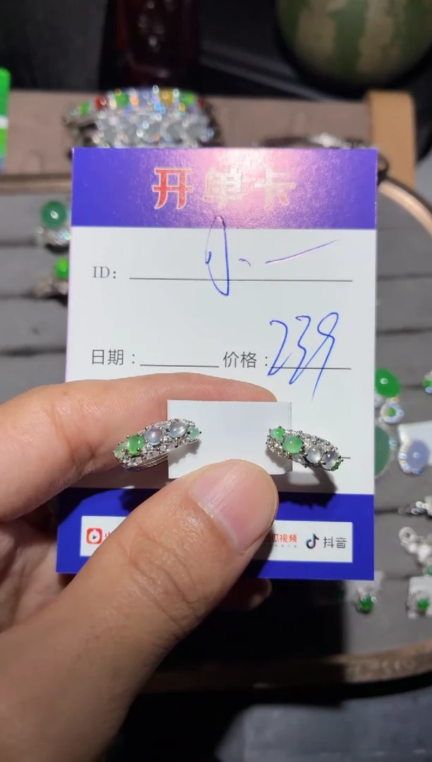 银S925镶嵌翡翠耳饰小***? 小虎牙-*