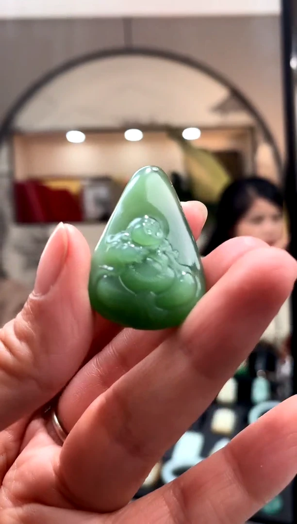 和田玉未镶嵌颈饰挂件