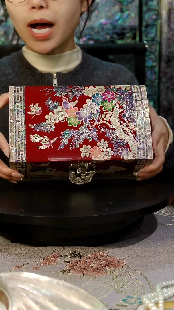 鱼锁满贝底·弘贝雅螺钿漆器文化馆