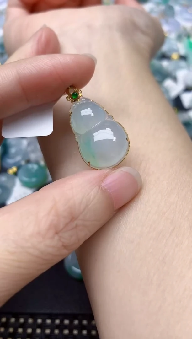 颈饰18K金镶嵌翡翠天然缅甸A货翡翠