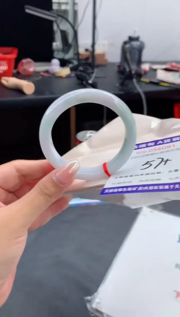 翡翠手镯未镶嵌有纹，完美者勿拍