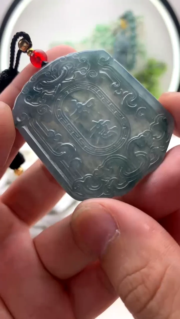 翡翠未镶嵌颈饰如意