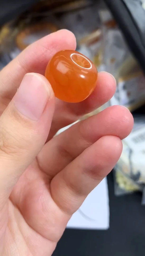 蜜蜡未镶嵌珠宝奇石80