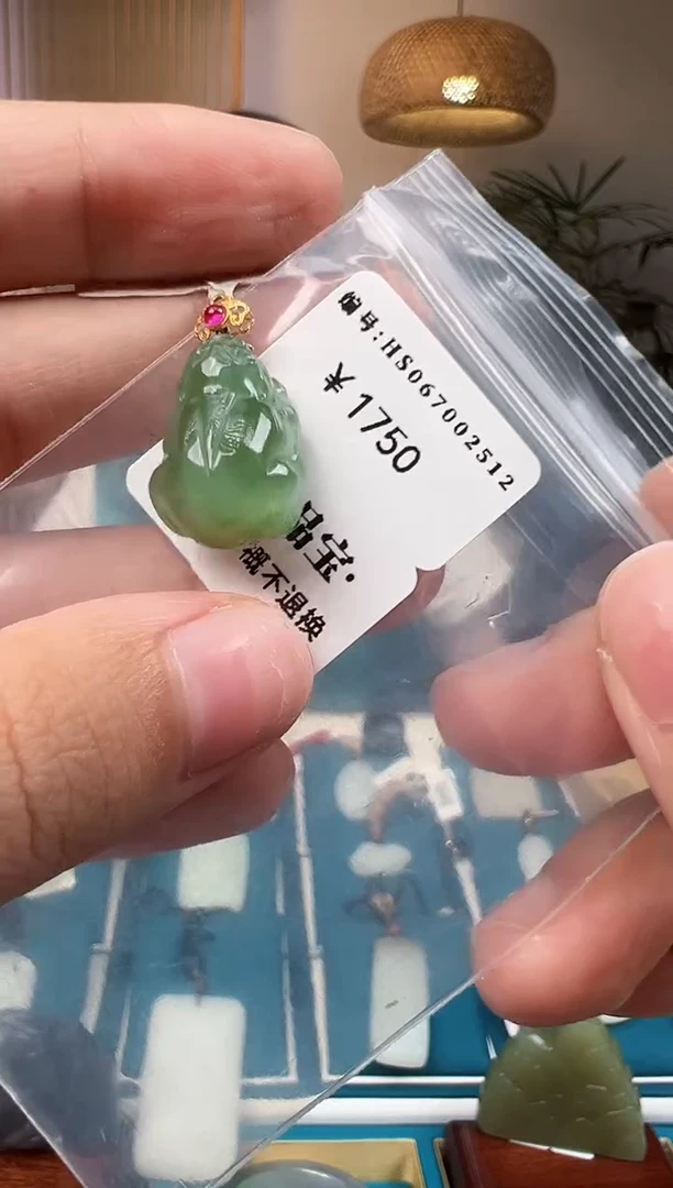 和田玉18K金镶嵌颈饰吊坠 HS