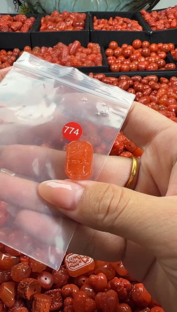 颈饰未镶嵌南红玛瑙1