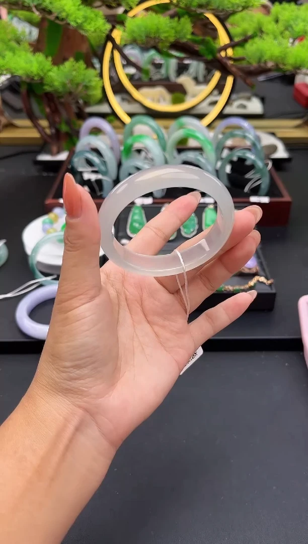 未镶嵌手镯翡翠手镯