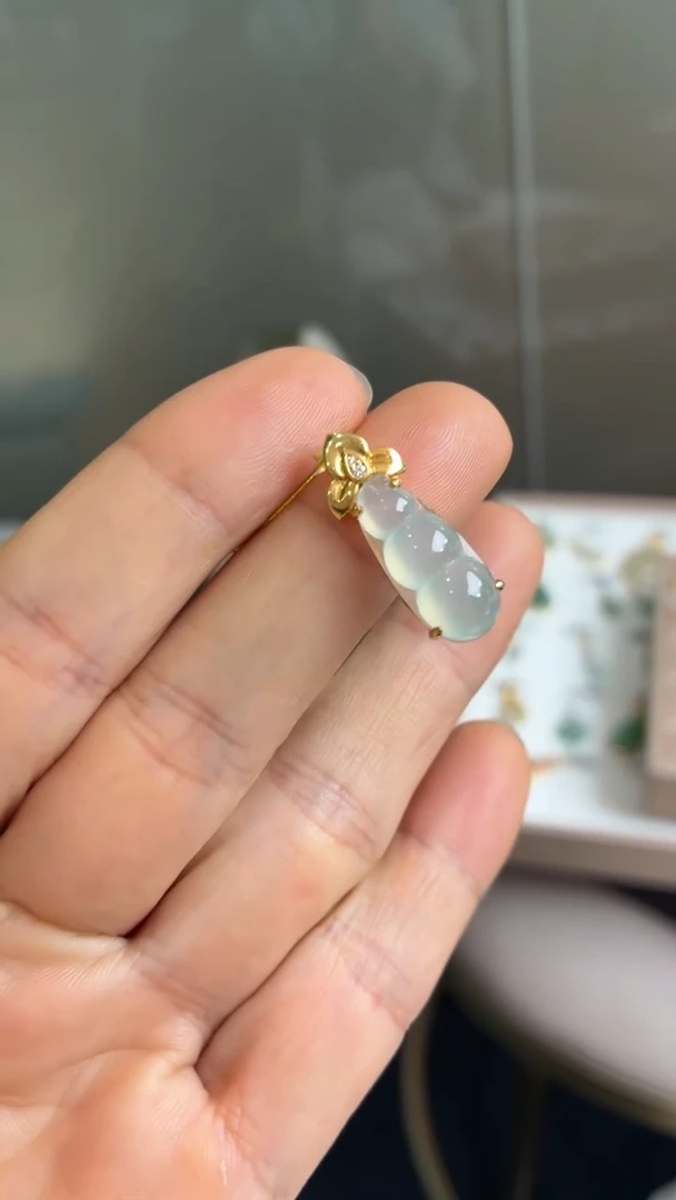 颈饰18K金镶嵌翡翠天然翡翠A货