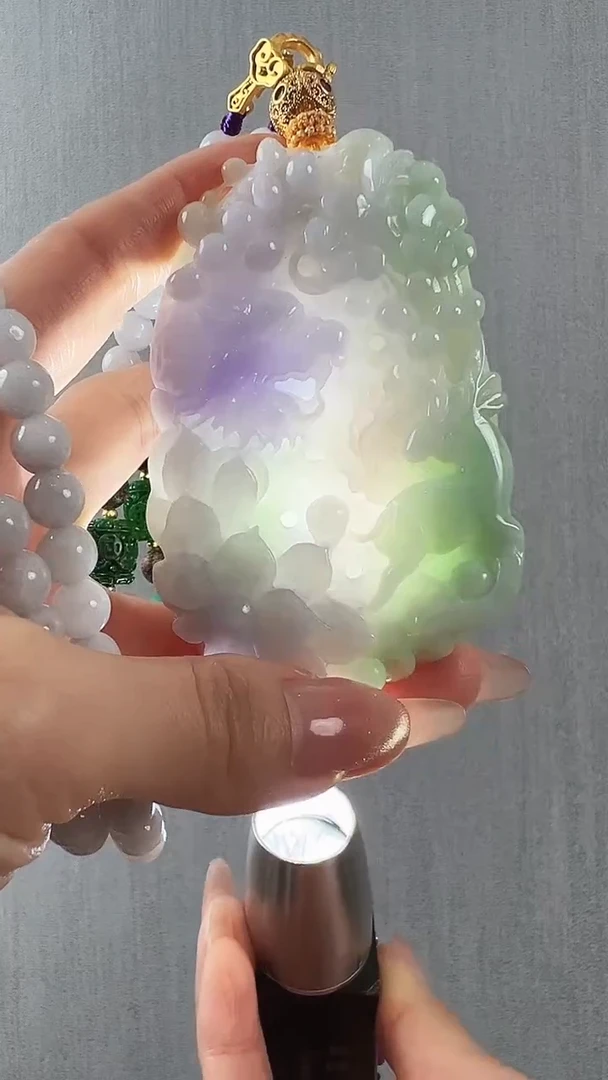 颈饰未镶嵌翡翠鹿