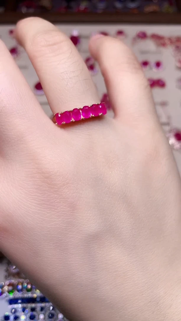 银S925镶嵌戒指红宝石....