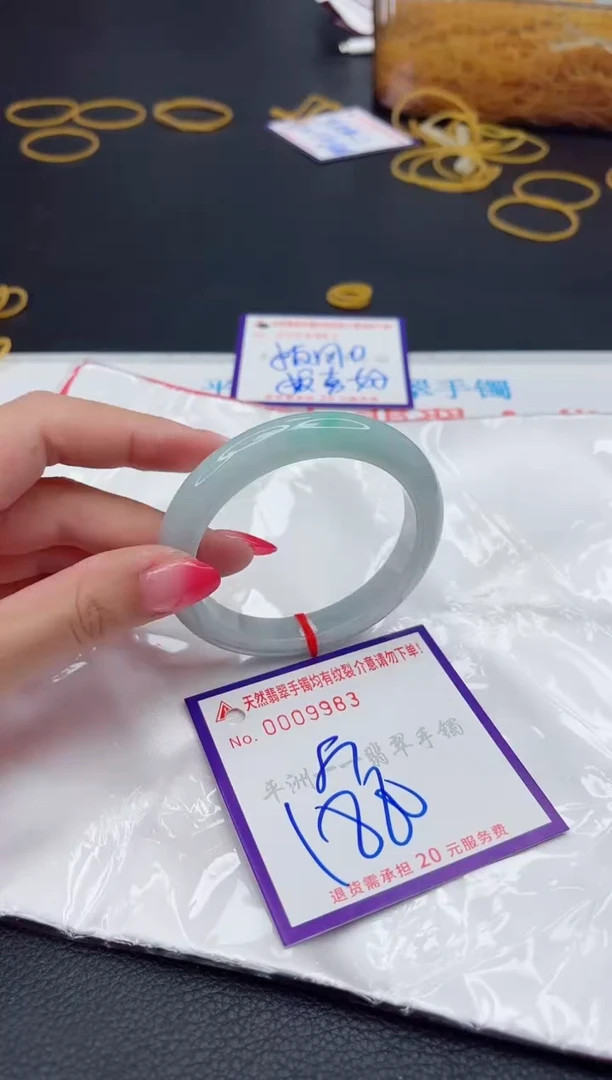 翡翠手镯未镶嵌1