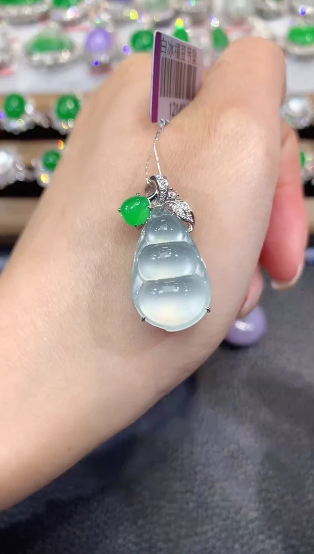 吊坠(不含链)18K金镶嵌翡翠A70