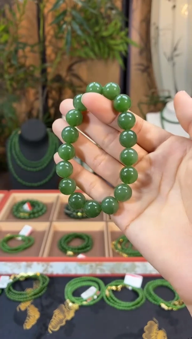 颈饰未镶嵌和田玉（碧玉）11.7鸭蛋青无矿单圈