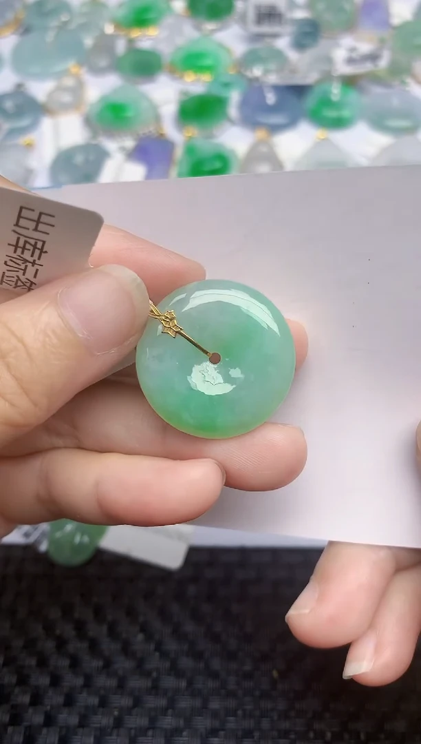 翡翠18K金镶嵌颈饰天然A货翡翠