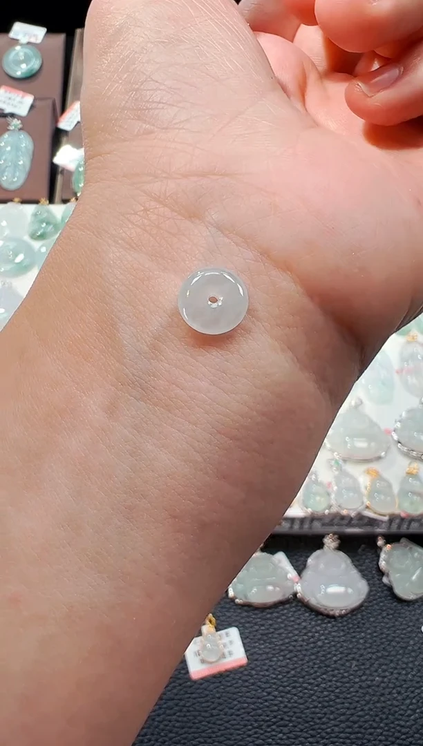 【闪购商品】翡翠吊坠(不含链)未镶嵌平安扣吊坠