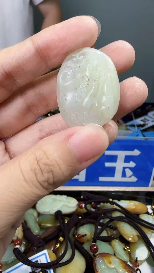 和田玉未镶嵌颈饰1