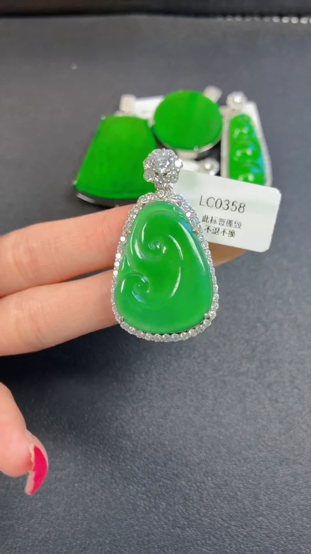 颈饰银S925镶嵌翡翠吊坠