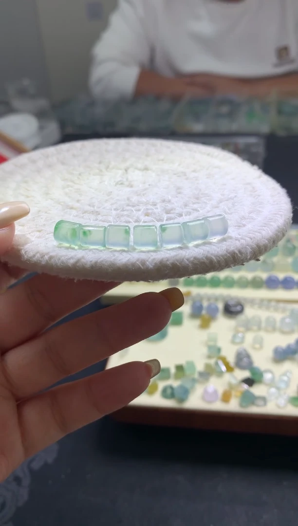 未镶嵌定制翡翠卡6*6mm多样式发其一