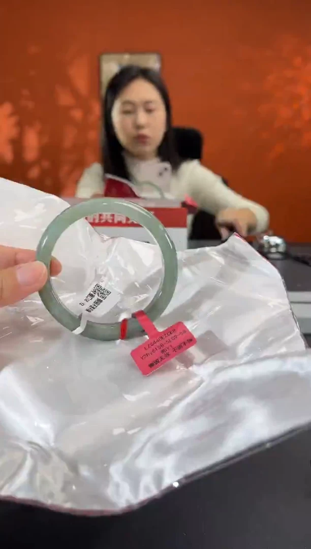 未镶嵌手镯翡翠8         圈口58