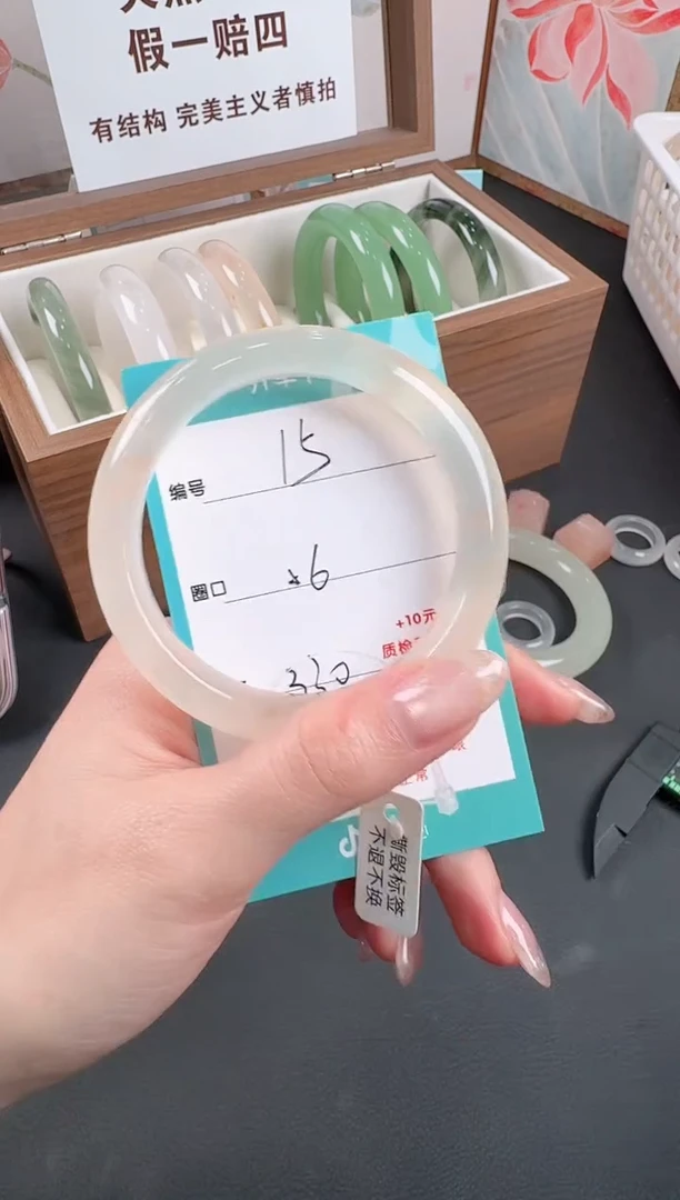 未镶嵌手镯石英质玉15