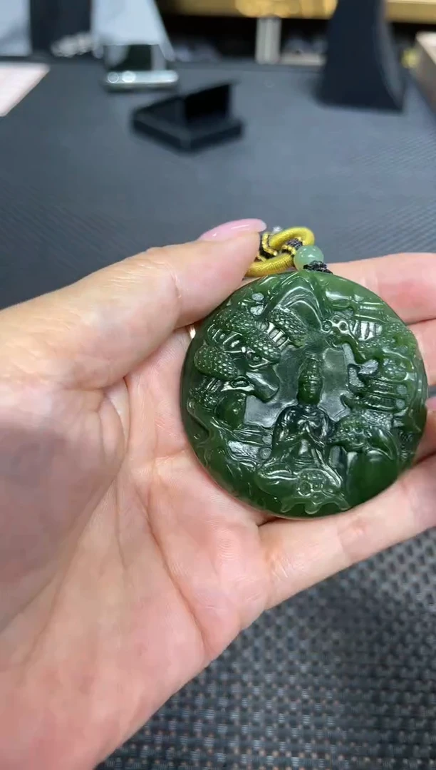 颈饰未镶嵌和田玉一个，多样性发