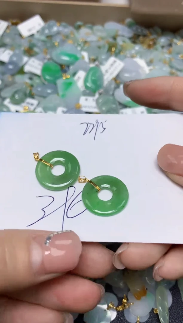 【闪购商品】翡翠挂件18K金镶嵌 天然翡翠A货