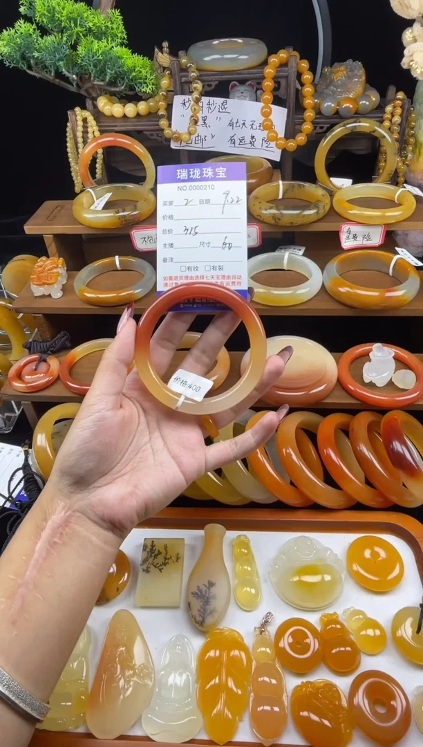 未镶嵌石英质玉（黄龙玉）手镯2***子00210