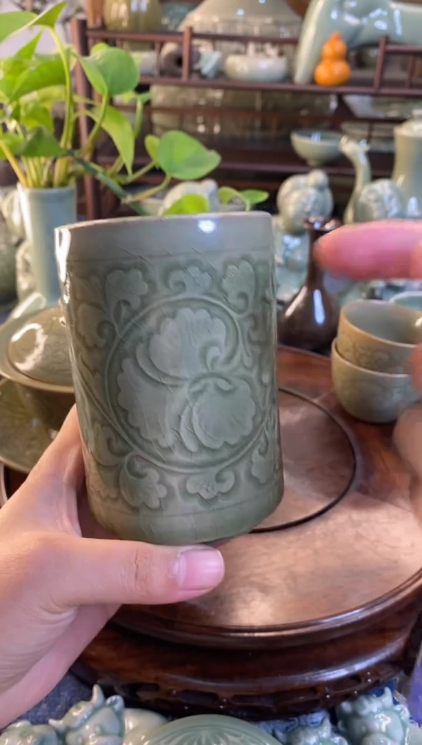 TS023 片白 微瑕 牡丹纹笔筒1只