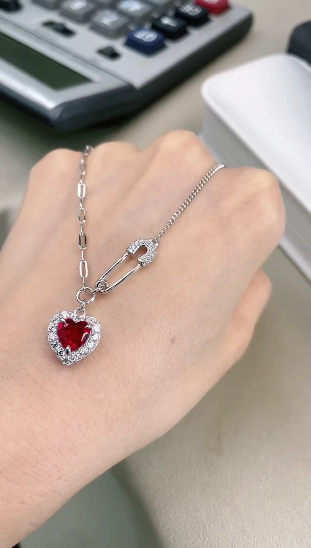 S925银镶嵌合成（培育）红宝石项链