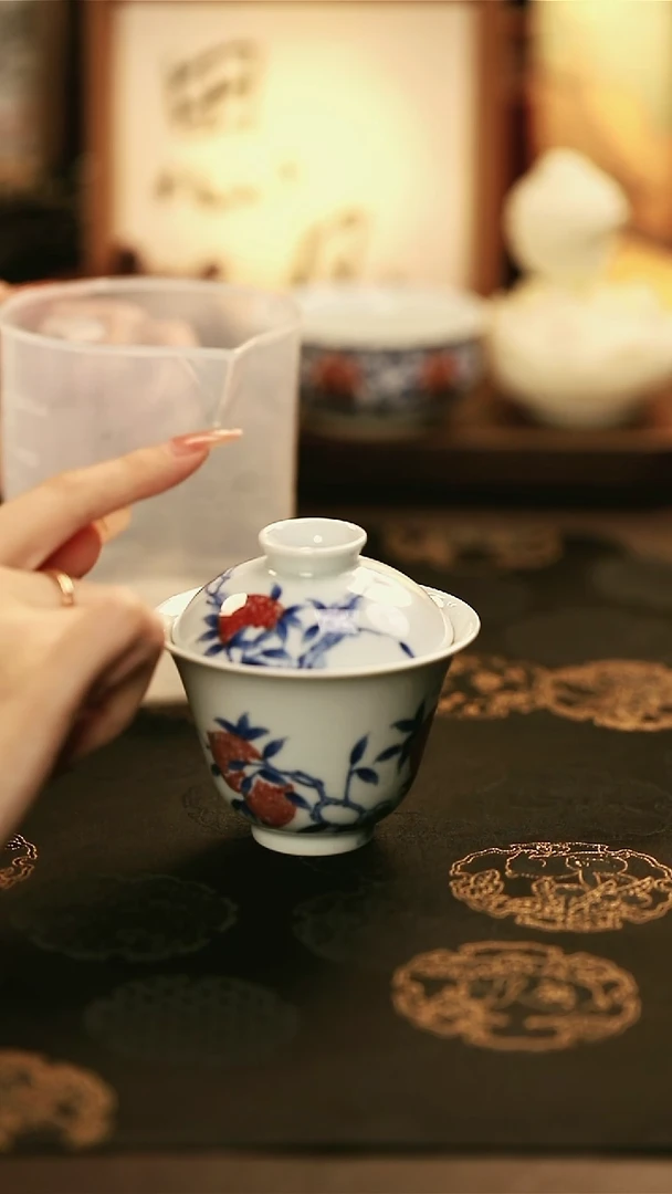 M4012/陶瓷釉里红桃子盖碗