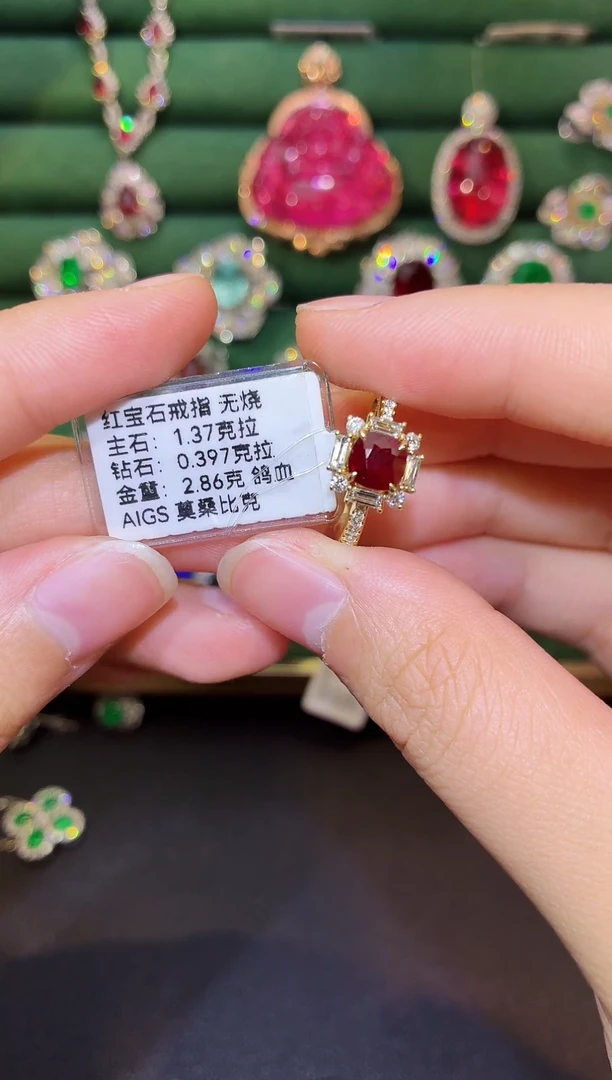 18K金镶嵌戒指红宝石1.37克拉  无烧