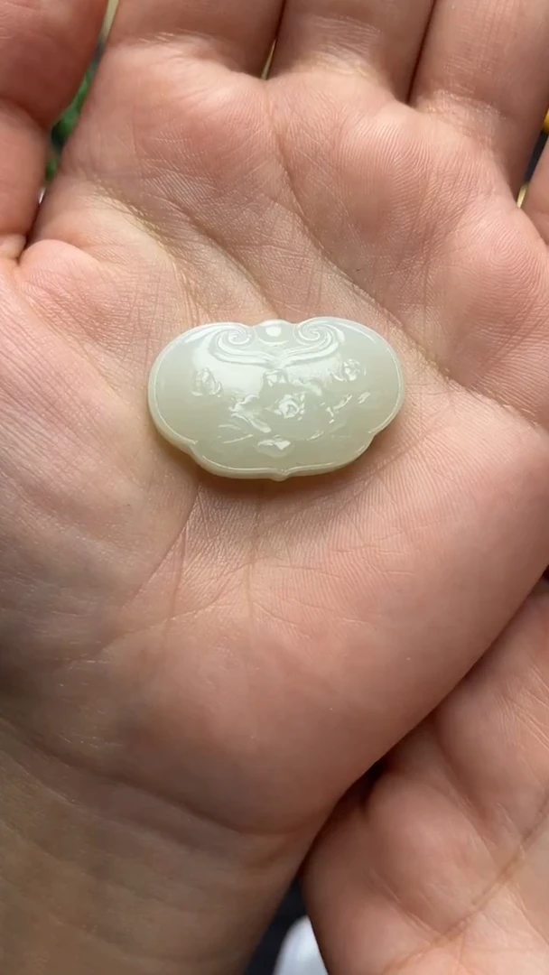 颈饰未镶嵌和田玉锁