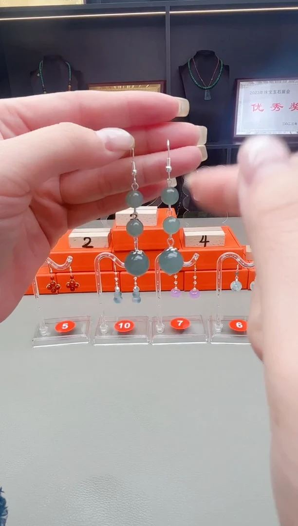 未镶嵌石英质玉（天山翠）耳钉224