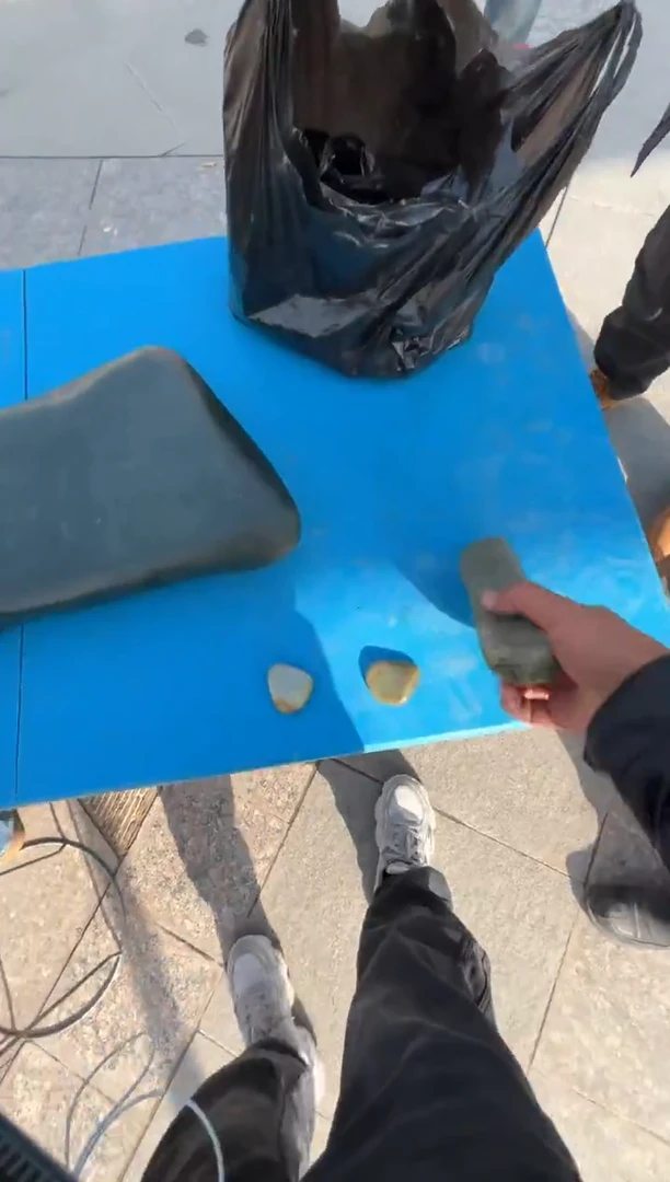 未镶嵌和田玉（糖玉）挂件和田玉