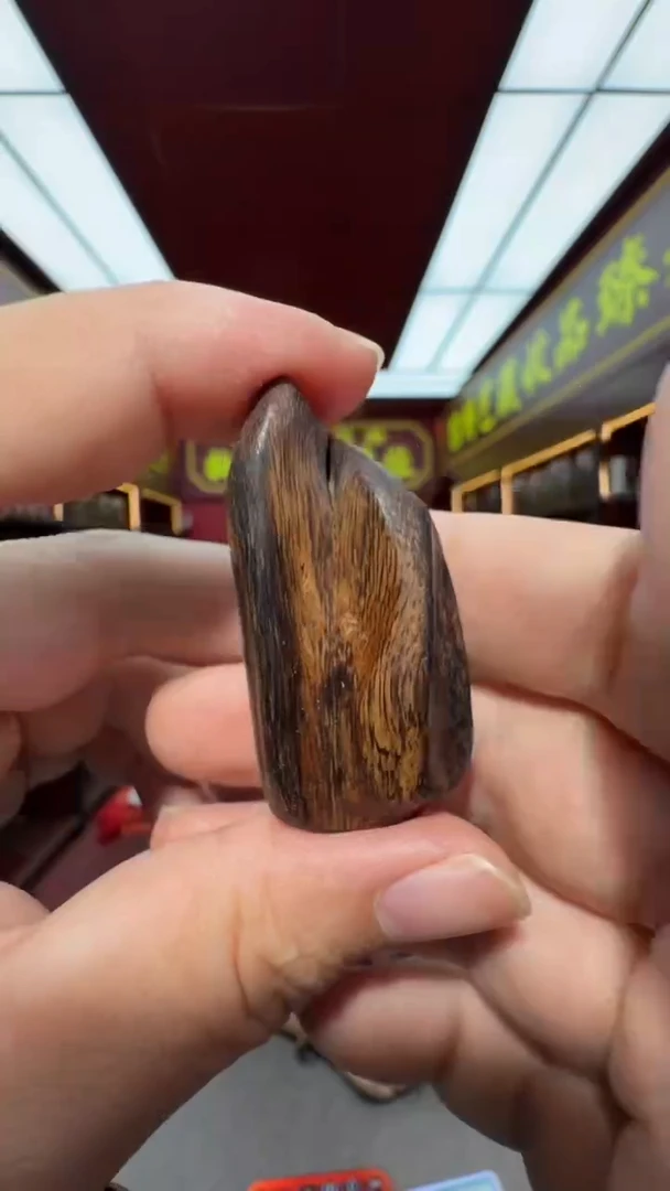 沉香吊坠多样性发一 越南