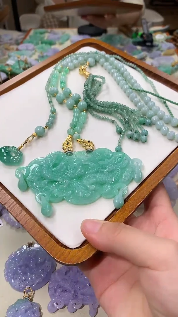 翡翠未镶嵌颈饰吊坠